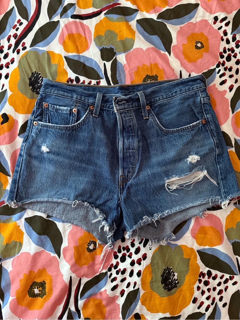 Levi’s High-Rise Distressed Denim Shorts - Blue
